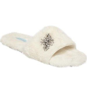 🍾Betsey Johnson Furry Crystal Brooch Slippers